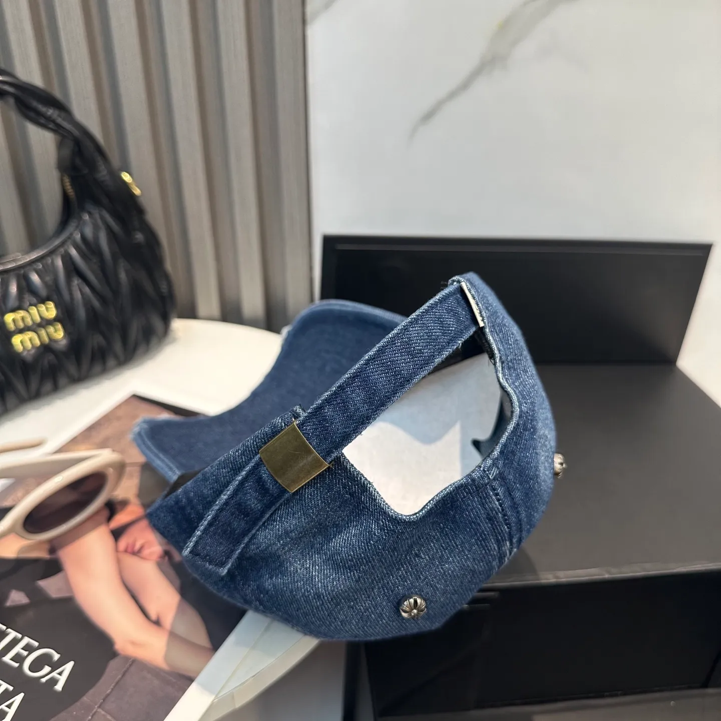 P70 Crow Heart 🆕🆕25 new washed denim baseball cap, personalized fashion classic cross logo, casual with a cool feeling, unisex style, same style for men and women! Very easy to match! Head circumference: 56-58cm is available